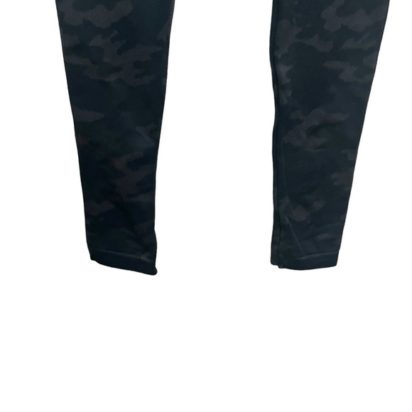 Spanx Look At Me Now Camo Leggings - Picture 5 of 7
